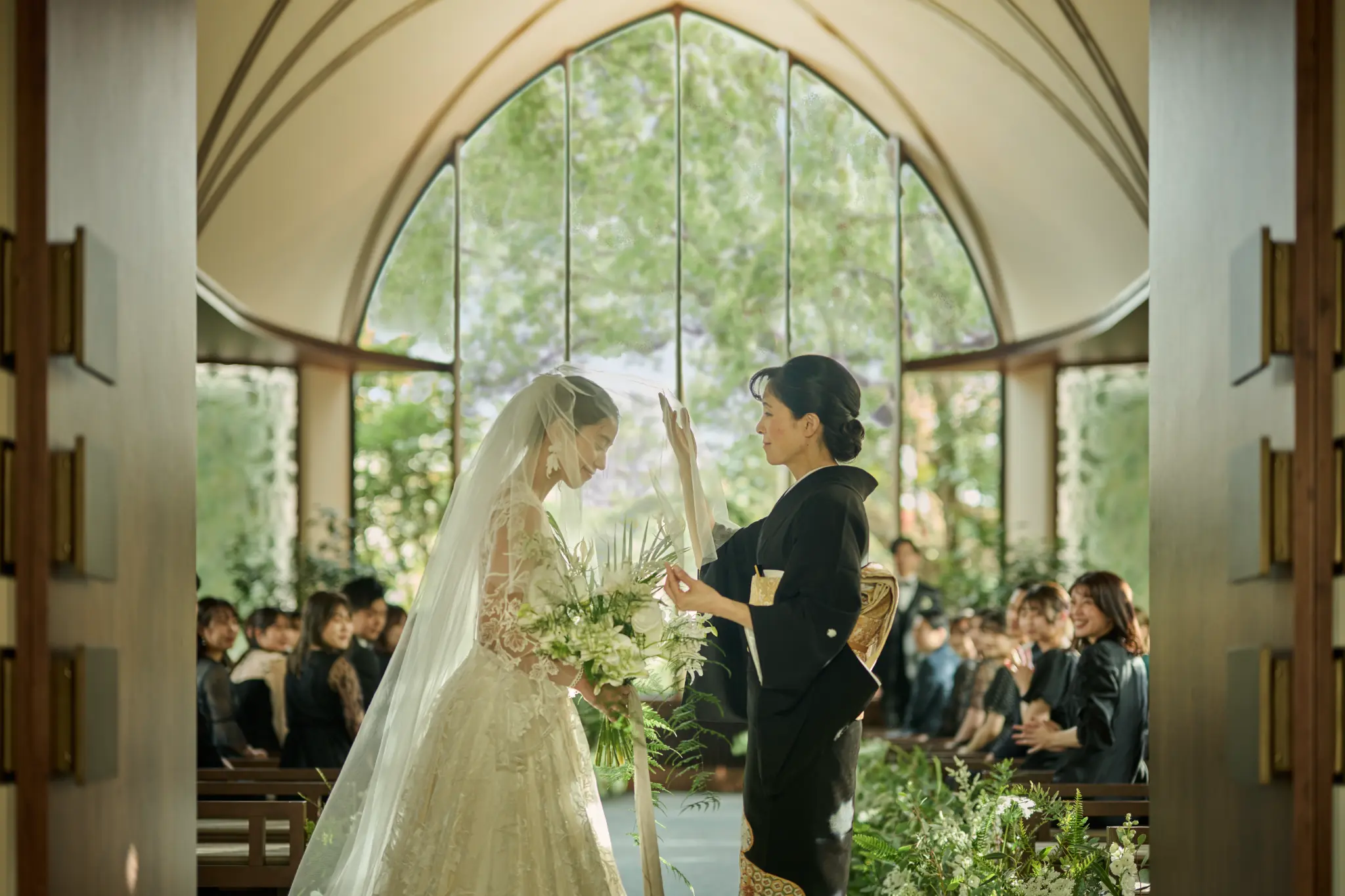 森に包まれたチャペル